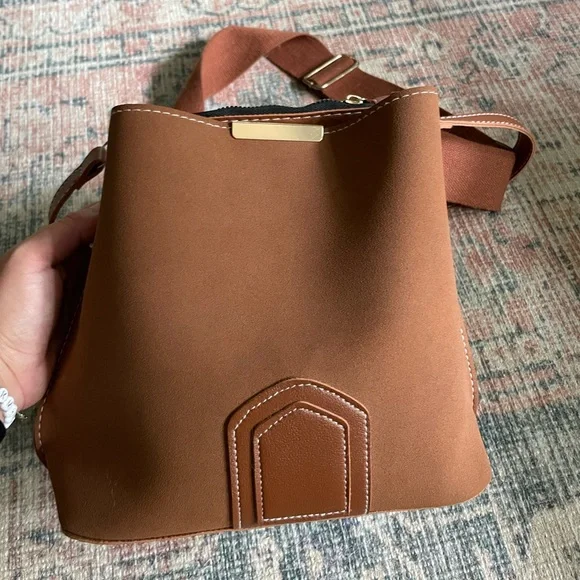 Faux leather crossbody bucket bag - Picture 2 of 4